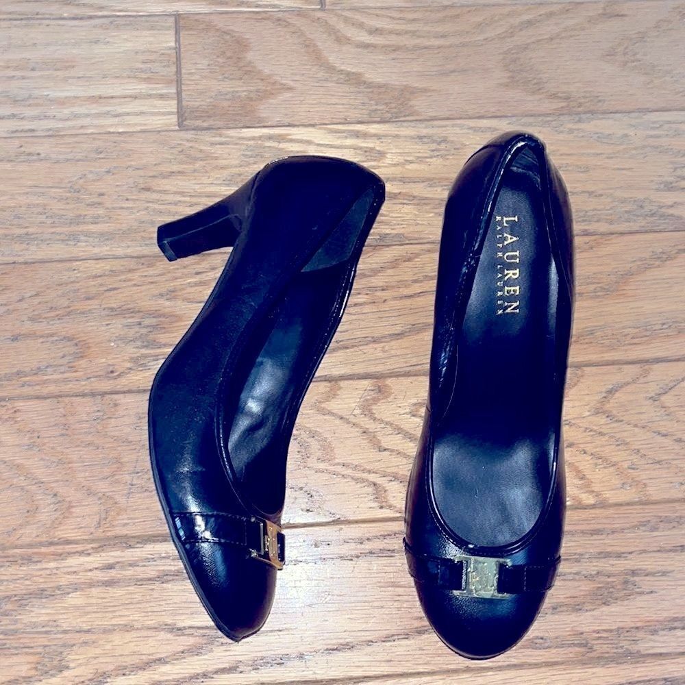 Vintage Lauren Ralph Lauren black leather  2.5” pumps